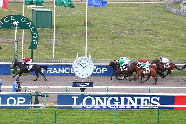 Photo d'arrivée de la course pmu PRIX DES GRANDES ECURIES à CHANTILLY le Mardi 10 mai 2022