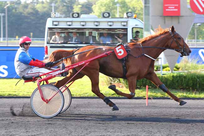 Photo d'arrivée de la course pmu PRIX ANAHITA à PARIS-VINCENNES le Mardi 10 mai 2022