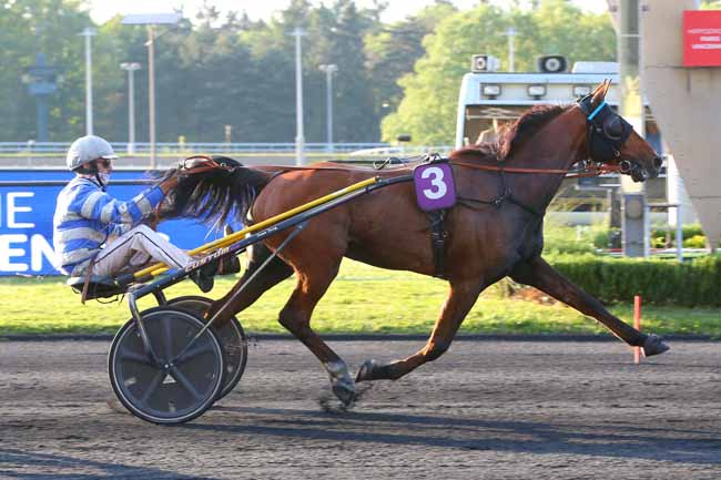 Photo d'arrivée de la course pmu PRIX HAPATIA à PARIS-VINCENNES le Mardi 10 mai 2022