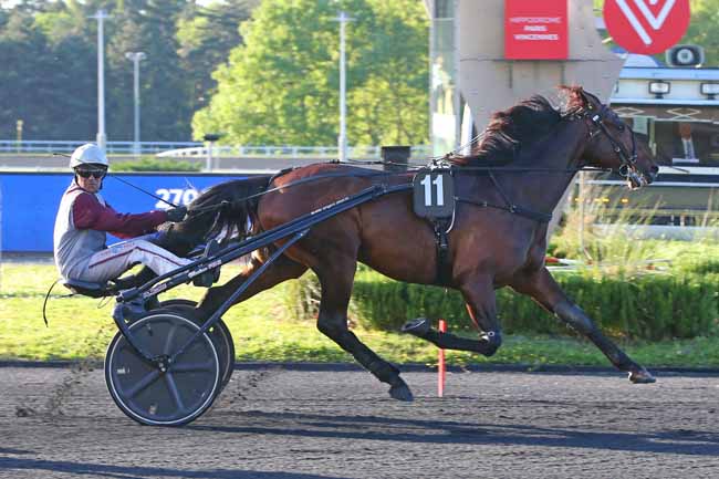 Photo d'arrivée de la course pmu PRIX PAUL KARLE à PARIS-VINCENNES le Vendredi 13 mai 2022