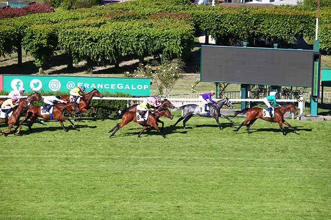 Photo d'arrivée de la course pmu PRIX DES RESERVOIRS DE L'AVRE à SAINT CLOUD le Vendredi 13 mai 2022