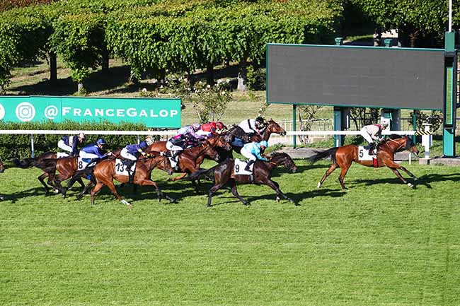 Photo d'arrivée de la course pmu PRIX DE LA PASSERELLE DE L'AVRE à SAINT CLOUD le Vendredi 13 mai 2022