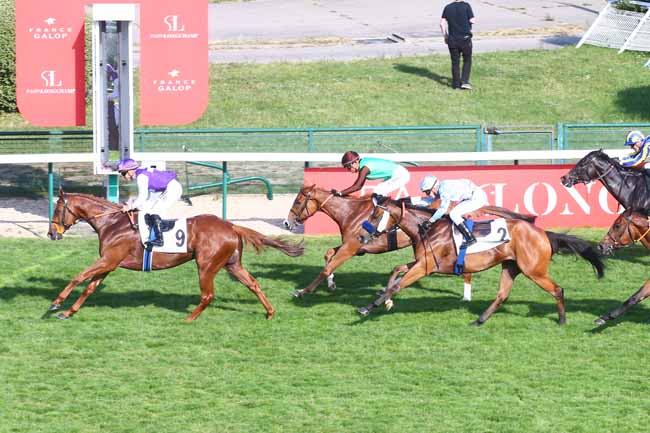 Photo d'arrivée de la course pmu PRIX DE LA FOLIE-MERICOURT à LONGCHAMP le Dimanche 15 mai 2022