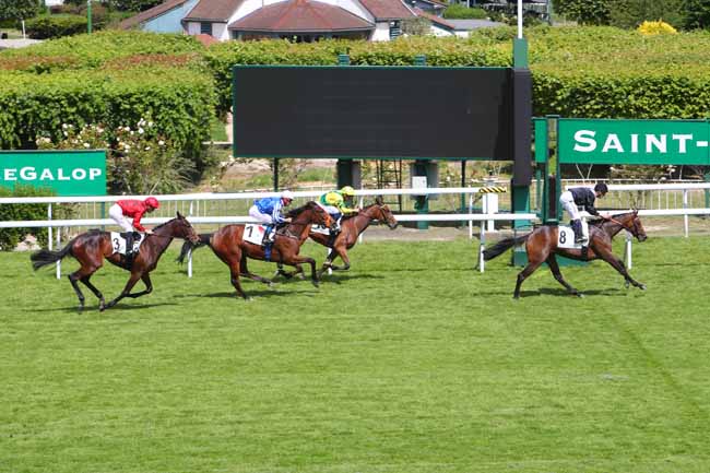 Photo d'arrivée de la course pmu PRIX LA BELLE II à SAINT CLOUD le Mardi 17 mai 2022