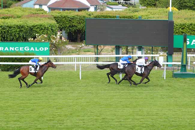 Photo d'arrivée de la course pmu PRIX DOUBLE ROSE à SAINT CLOUD le Mardi 17 mai 2022