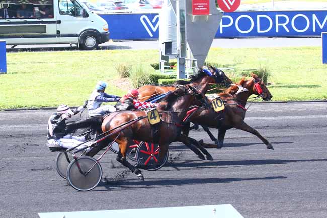 Photo d'arrivée de la course pmu PRIX KATHARINA à PARIS-VINCENNES le Mardi 17 mai 2022