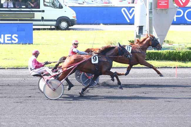 Photo d'arrivée de la course pmu PRIX MURZIM à PARIS-VINCENNES le Mardi 17 mai 2022