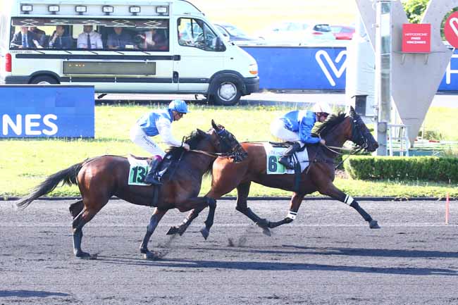 Photo d'arrivée de la course pmu PRIX DE VIRY-CHATILLON à PARIS-VINCENNES le Mardi 17 mai 2022