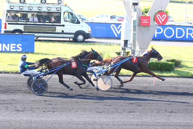 Photo d'arrivée de la course pmu PRIX CIRCE à PARIS-VINCENNES le Mardi 17 mai 2022