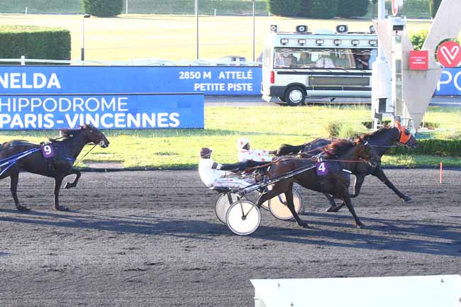 Photo d'arrivée de la course pmu PRIX THUSNELDA à PARIS-VINCENNES le Mardi 17 mai 2022