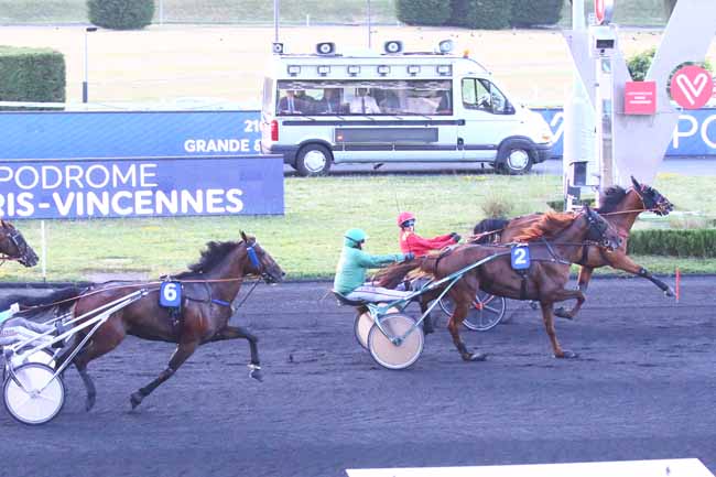 Photo d'arrivée de la course pmu PRIX EGERIA à PARIS-VINCENNES le Mardi 17 mai 2022
