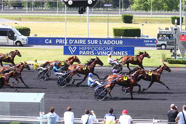 Photo d'arrivée de la course pmu PRIX D'AIRE-SUR-L'ADOUR à PARIS-VINCENNES le Mercredi 18 mai 2022
