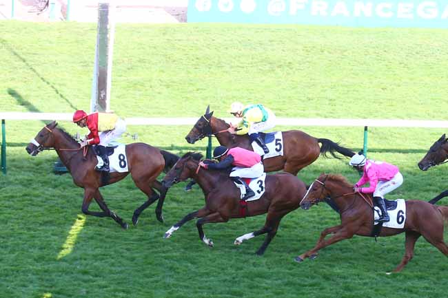 Photo d'arrivée de la course pmu PRIX DE LA BOETIE à LONGCHAMP le Jeudi 19 mai 2022
