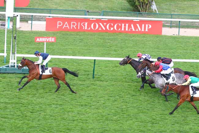 Photo d'arrivée de la course pmu PRIX DU RUISSEAU DE LONGCHAMP à LONGCHAMP le Jeudi 19 mai 2022