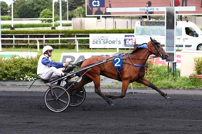 Photo d'arrivée de la course pmu GRAND NATIONAL DES AMATEURS à LE CROISE-LAROCHE le Mercredi 25 mai 2022
