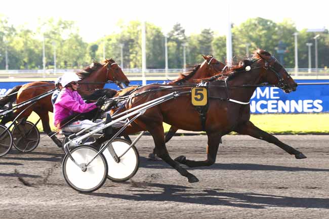 Photo d'arrivée de la course pmu PRIX CAECILIA à PARIS-VINCENNES le Vendredi 27 mai 2022