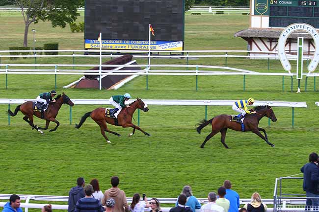 Photo d'arrivée de la course pmu PRIX DE BETHANCOURT-EN-VALOIS à COMPIEGNE le Vendredi 27 mai 2022