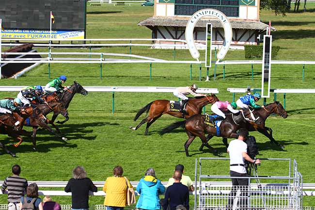Photo d'arrivée de la course pmu PRIX DU MONT SAINT-JEAN à COMPIEGNE le Vendredi 27 mai 2022