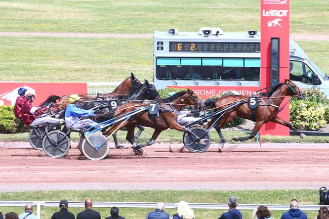 Photo d'arrivée de la course pmu PRIX DE LA PORTE DE SAINT-OUEN à ENGHIEN le Samedi 28 mai 2022