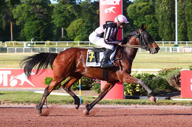 Photo d'arrivée de la course pmu PRIX DU PONT DU GARIGLIANO à ENGHIEN le Samedi 28 mai 2022