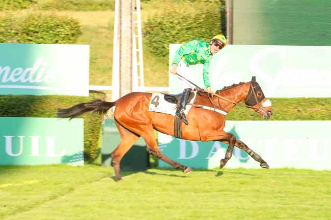 Photo d'arrivée de la course pmu PRIX SPIROU à AUTEUIL le Samedi 28 mai 2022