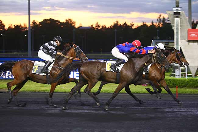 Photo d'arrivée de la course pmu PRIX JEAN PAUL FAIRAND à PARIS-VINCENNES le Vendredi 1 juillet 2022