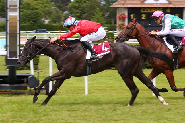 Photo d'arrivée de la course pmu PRIX LA TERRASSE DU GRAND MANEGE (PRIX ARGUMENT) à CLAIREFONTAINE le Vendredi 1 juillet 2022