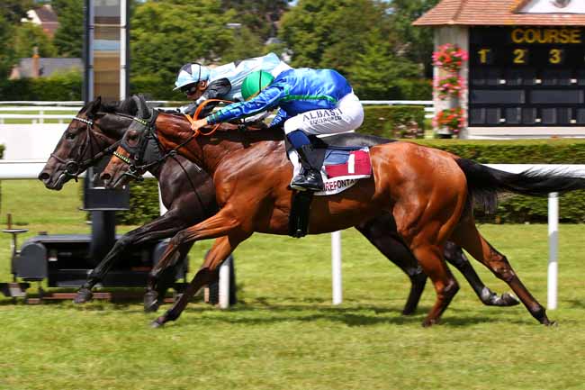 Photo d'arrivée de la course pmu PRIX LES RESTAURANTS 2022 DU MEETING OF COURSE (PRIX DES AUBEPINES) à CLAIREFONTAINE le Vendredi 1 juillet 2022