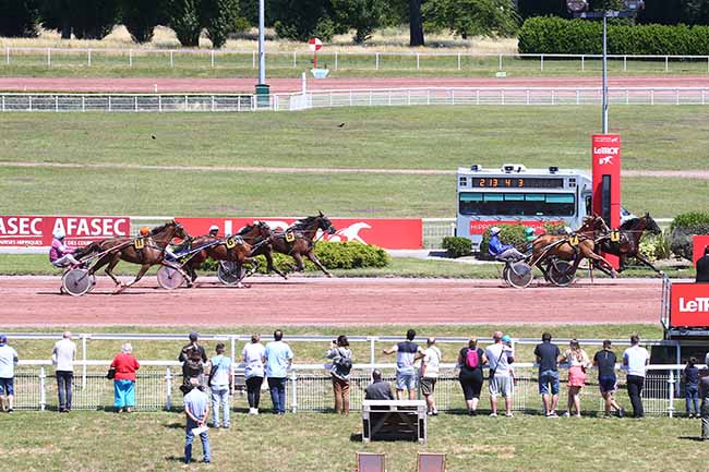 Photo d'arrivée de la course pmu PRIX DU PONT DE L'ARCHEVECHE à ENGHIEN le Samedi 2 juillet 2022