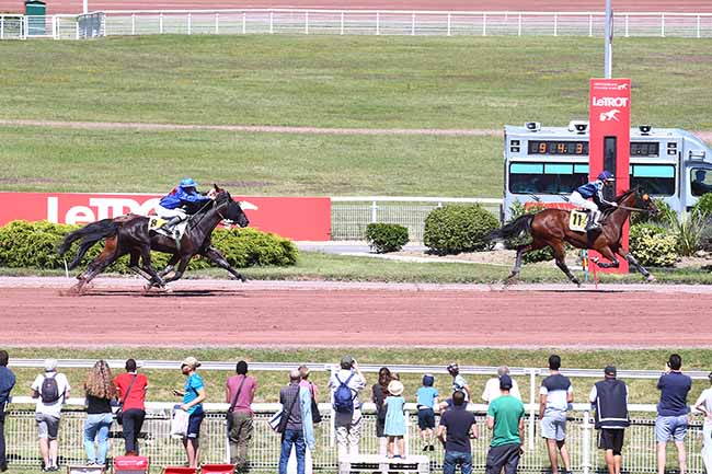 Photo d'arrivée de la course pmu PRIX DE CREPY-EN-VALOIS à ENGHIEN le Samedi 2 juillet 2022