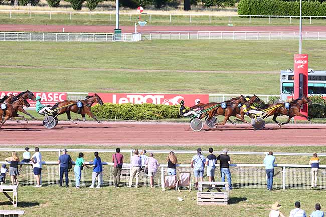 Photo d'arrivée de la course pmu PRIX DU PONT AVAL à ENGHIEN le Samedi 2 juillet 2022