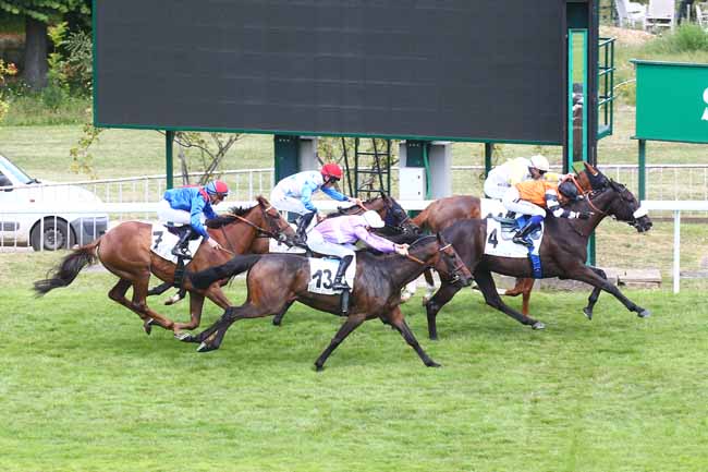 Photo d'arrivée de la course pmu HANDICAP DES HAUTS-DE-SEINE à SAINT CLOUD le Dimanche 3 juillet 2022