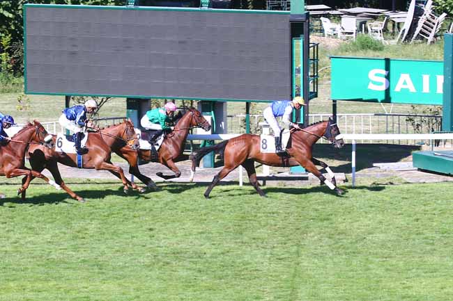 Photo d'arrivée de la course pmu PRIX DES COTEAUX DE SAINT-CLOUD à SAINT CLOUD le Dimanche 3 juillet 2022
