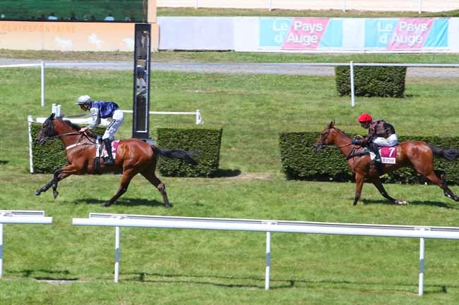 Photo d'arrivée de la course pmu PRIX BOUTIQUE KEVIN STAUT (PRIX DU CASINO) à CLAIREFONTAINE le Lundi 4 juillet 2022