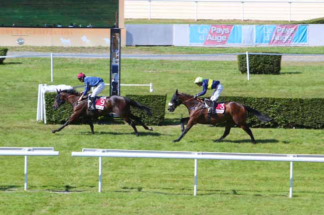 Photo d'arrivée de la course pmu PRIX ECURIE VIVALDI - CHANTILLY (PRIX RIDEO) à CLAIREFONTAINE le Lundi 4 juillet 2022