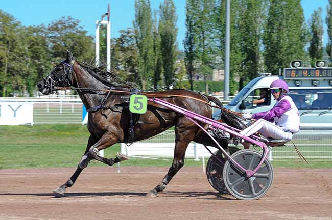 Photo d'arrivée de la course pmu PRIX KRAFFT (PRIX DE LAPALISSE) à VICHY le Mardi 5 juillet 2022