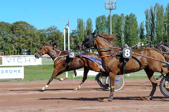 Photo d'arrivée de la course pmu PRIX DU CAVILAM - ALLIANCE FRANCAISE à VICHY le Mardi 5 juillet 2022