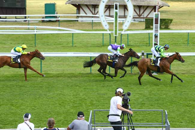 Photo d'arrivée de la course pmu PRIX DE LA VALLEE DE L'AUTOMNE à COMPIEGNE le Mardi 5 juillet 2022