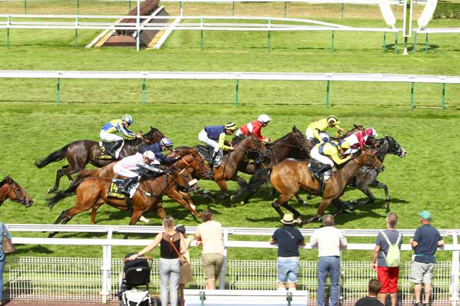 Photo d'arrivée de la course pmu PRIX D'HARAMONT à COMPIEGNE le Mardi 5 juillet 2022