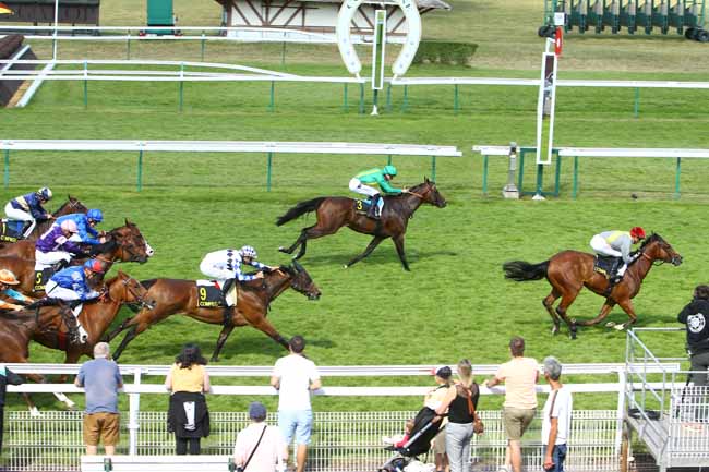 Photo d'arrivée de la course pmu PRIX DE MERCIERES à COMPIEGNE le Mardi 5 juillet 2022