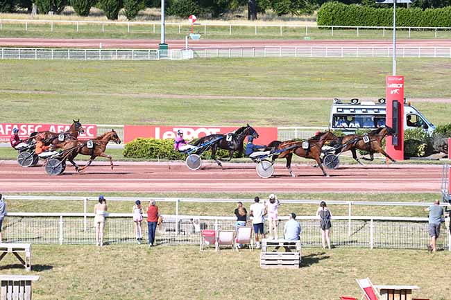 Photo d'arrivée de la course pmu PRIX DU PANTHEON à ENGHIEN le Mercredi 6 juillet 2022