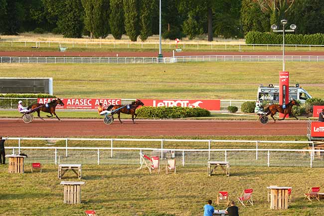 Photo d'arrivée de la course pmu PRIX DE LA GARE SAINT-LAZARE à ENGHIEN le Mercredi 6 juillet 2022