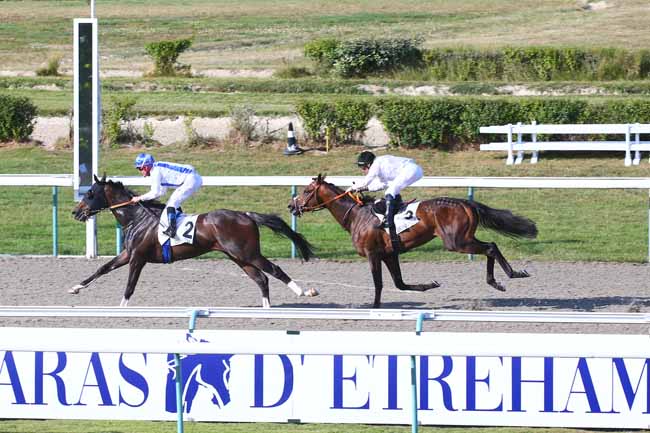 Photo d'arrivée de la course pmu PRIX DE LANGERAIS à DEAUVILLE le Dimanche 10 juillet 2022