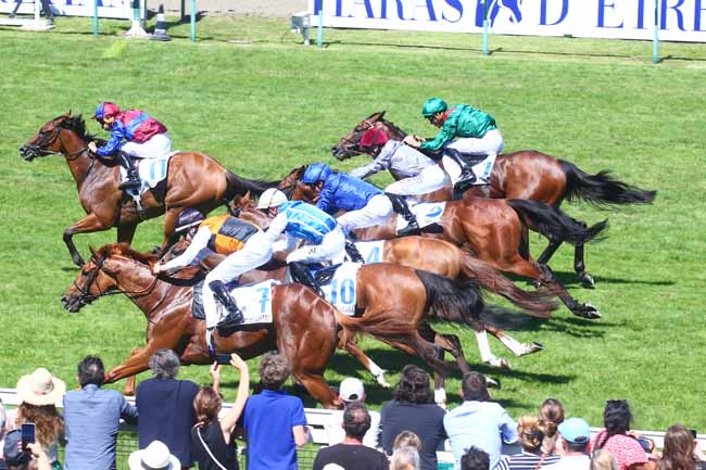 Photo d'arrivée de la course pmu HARAS D'ETREHAM PRIX JEAN PRAT à DEAUVILLE le Dimanche 10 juillet 2022