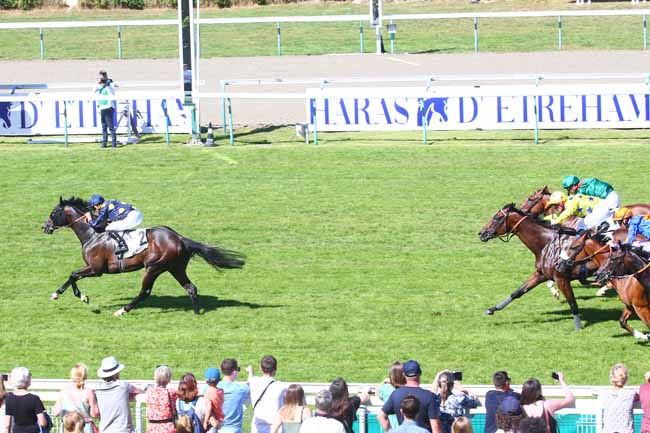 Photo d'arrivée de la course pmu PRIX KISTENA à DEAUVILLE le Dimanche 10 juillet 2022