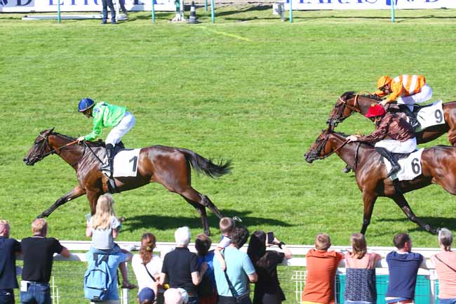 Photo d'arrivée de la course pmu PRIX AMANDINE à DEAUVILLE le Dimanche 10 juillet 2022