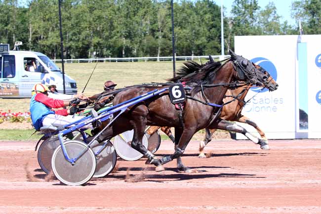Photo d'arrivée de la course pmu PRIX DE LA REGION PAYS DE LA LOIRE à LES SABLES D'OLONNE le Lundi 11 juillet 2022