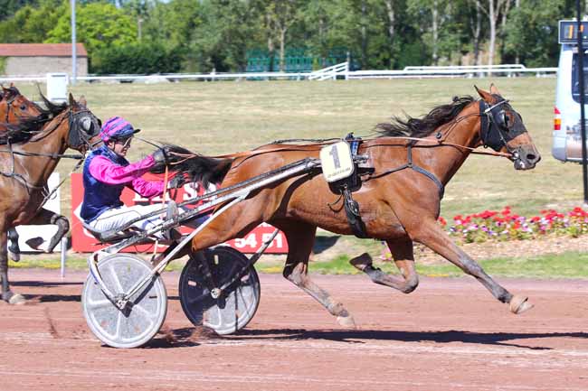 Photo d'arrivée de la course pmu PRIX VENDEE GRAND LITTORAL à LES SABLES D'OLONNE le Lundi 11 juillet 2022