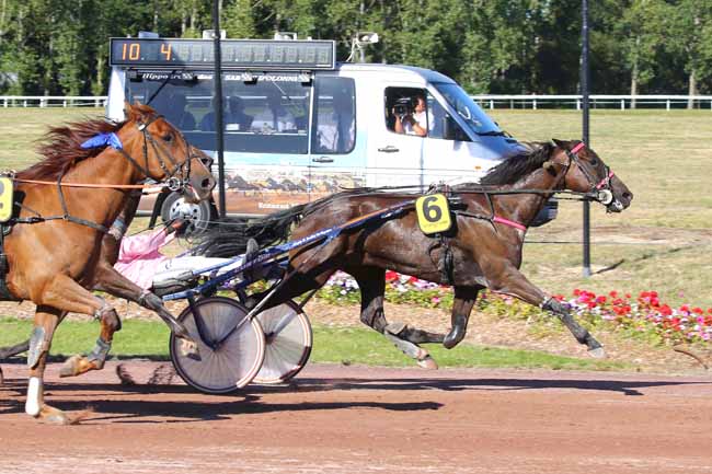 Photo d'arrivée de la course pmu PRIX DES SABLES D'OLONNE AGGLOMERATION à LES SABLES D'OLONNE le Lundi 11 juillet 2022