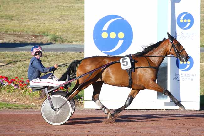 Photo d'arrivée de la course pmu PRIX DE LA SOCIETE DU CHEVAL FRANCAIS à LES SABLES D'OLONNE le Lundi 11 juillet 2022